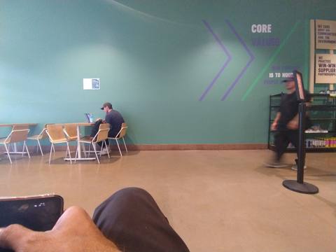 Focus and Chinese Pop at the Cafe